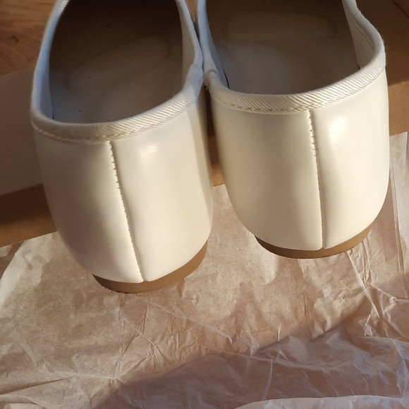 Sz 7 White Ballet Flats with Bow - Picture 3 of 6
